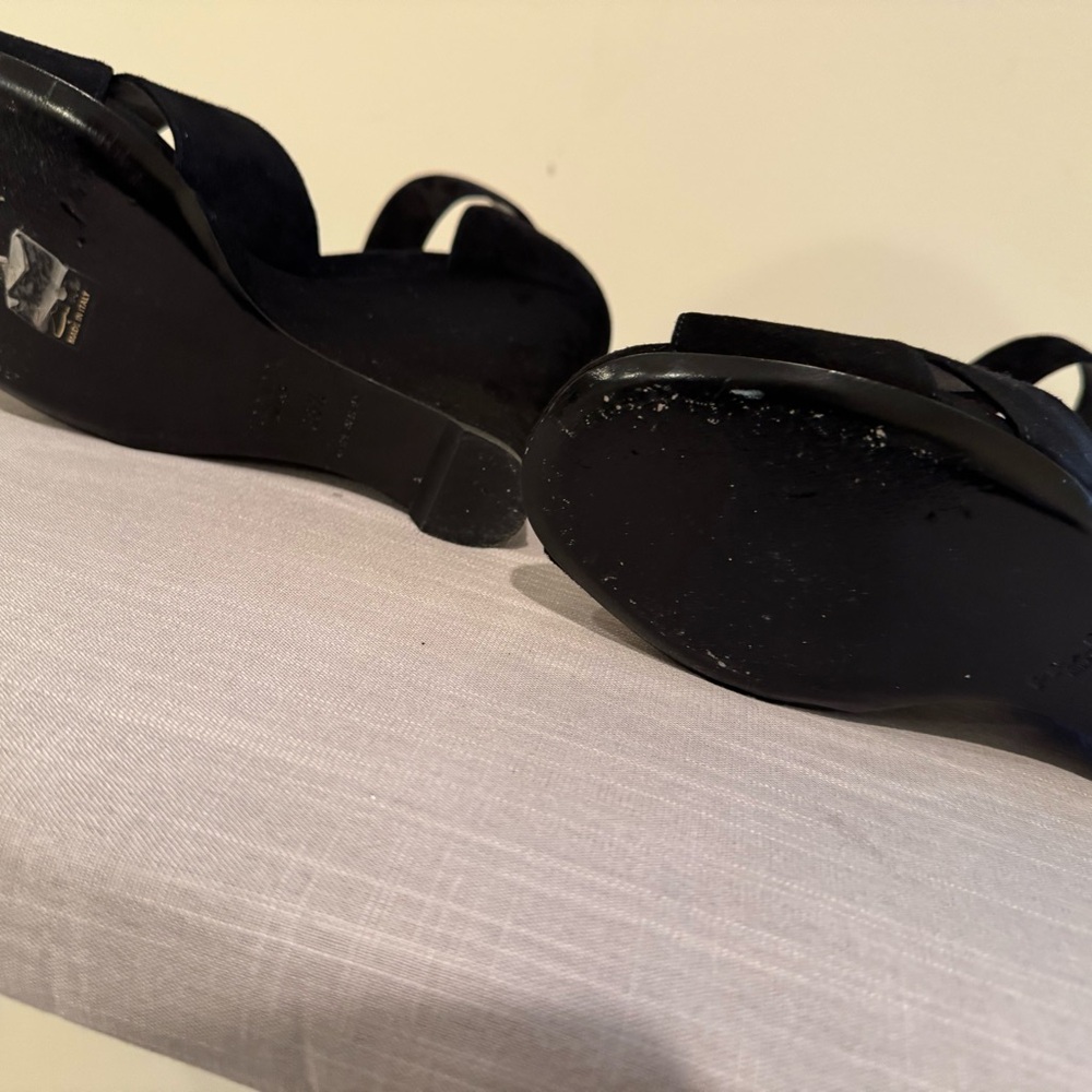 Elegant Black Wedge Sandals - Picture 3 of 3